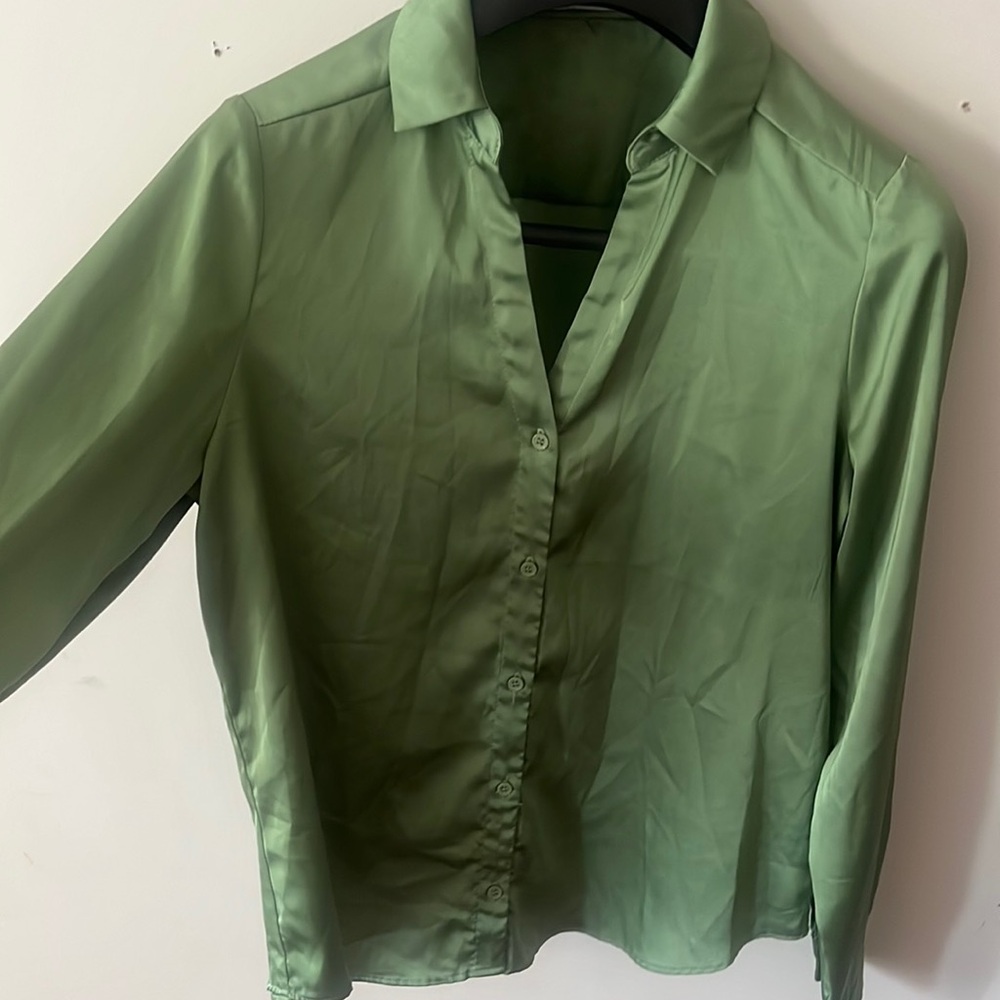 Women’s emerald green button up blouse